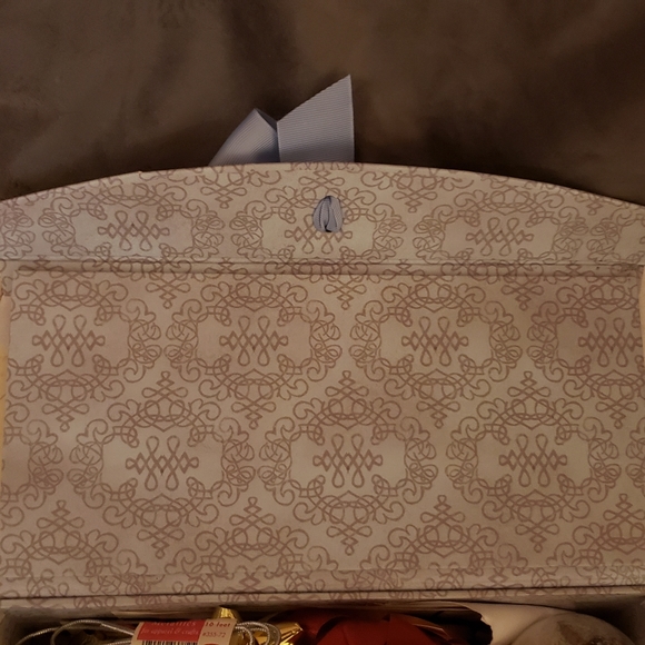 Ornate Keepsake Gift Box - Picture 5 of 5